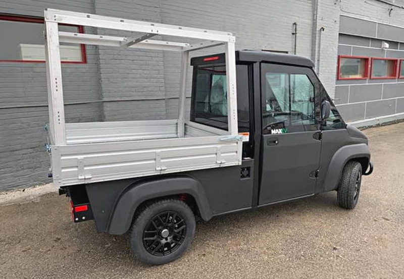 What Are the Best OEM Electric Mini Trucks for Commercial Use.jpg
