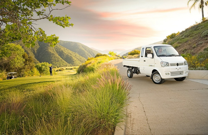 How Do Electric Mini Trucks Enhance Customer Experience in Golf Courses