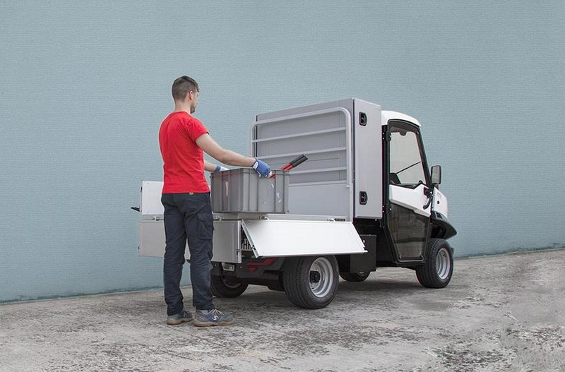 Do Electric Mini Trucks Outperform Traditional Golf Carts