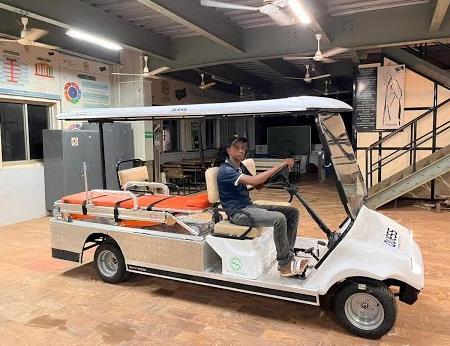 Electric Ambulance Cart vs. Standard Golf Cart
