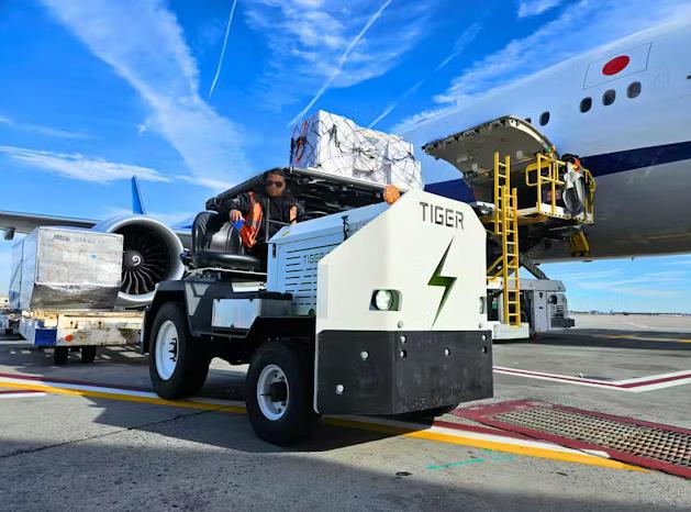 Wholesale Electric Towing Tractor Be Used for Airport Baggage Handling 1